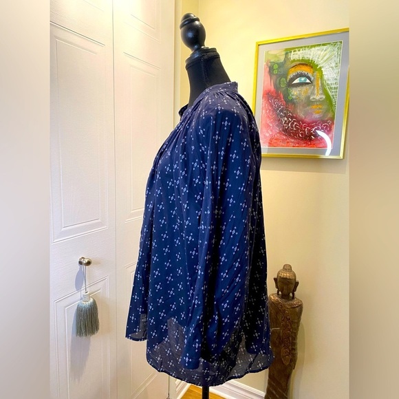 H&M NWOT sheer printed - hemmed longer  back, blue background white print - Picture 5 of 13